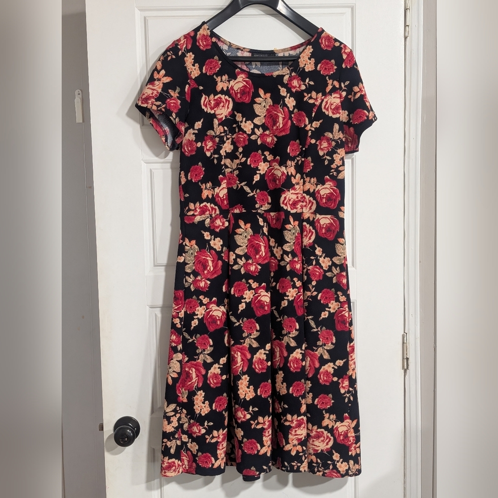 Chic Black Floral Midi Dress